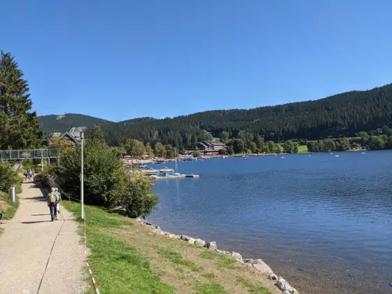 Titisee-Strand - Baden, Bummeln und Rundweg am See